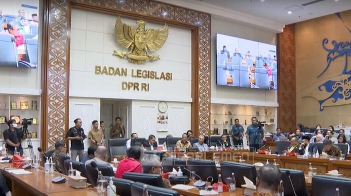 Ketimbang Ditambah, Formappi Desak DPR Selesaikan RUU di Prolegnas yang Belum Dibahas