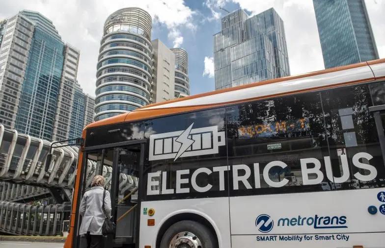 Kurangi Polisi Udara, TransJakarta Operasikan 52 Bus Listrik