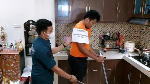 Durhaka! Rifki Seret Mayat Ibunya Sehabis Menusuknya sampai Mati