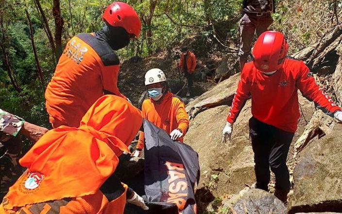 Jenazah Pendaki di Tebing Gunung Pangkep Ditemukan Tersangkut di Bebatuan