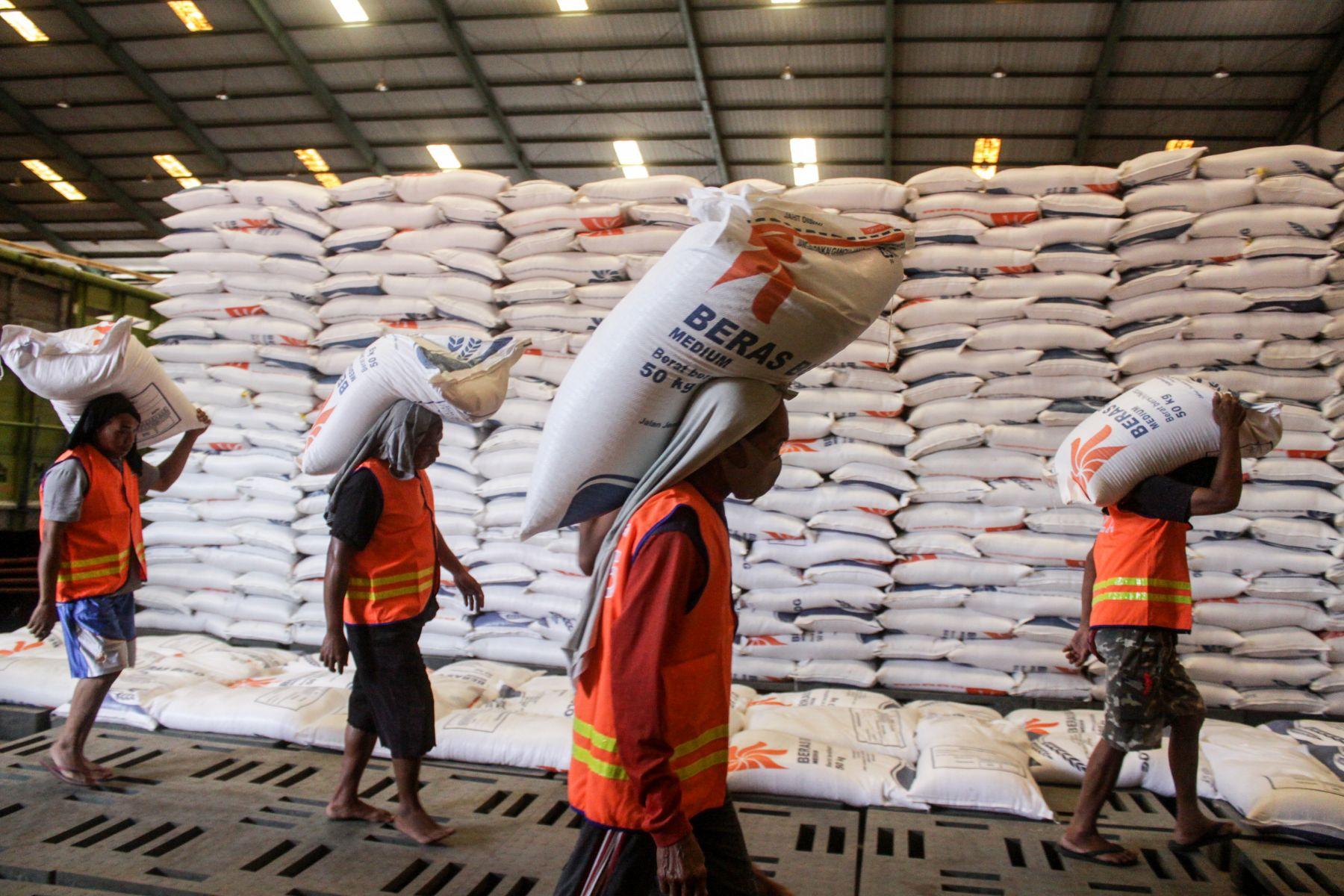 Bapanas dan Bulog Bantah Wacana Impor Beras dari Kamboja