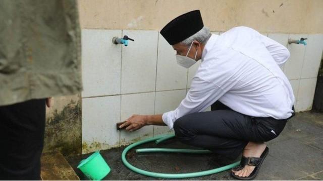 Usai Nongol di Azan Magrib, Kini Ganjar Jadi Marbot Masjid