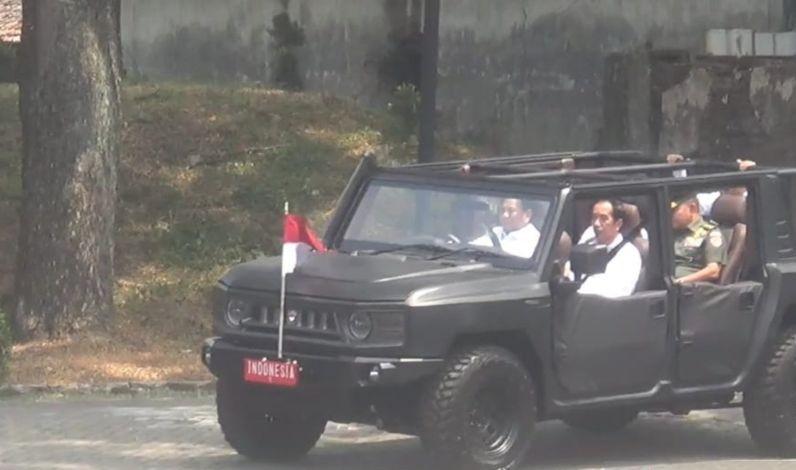 Prabowo Sopiri Presiden Jokowi Pakai ‘Maung’ Tinjau Pindad