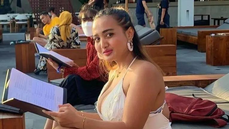 Baca Doa Saat Makan Babi, Pengadilan Vonis 2 Tahun Hukuman pada Selebgram