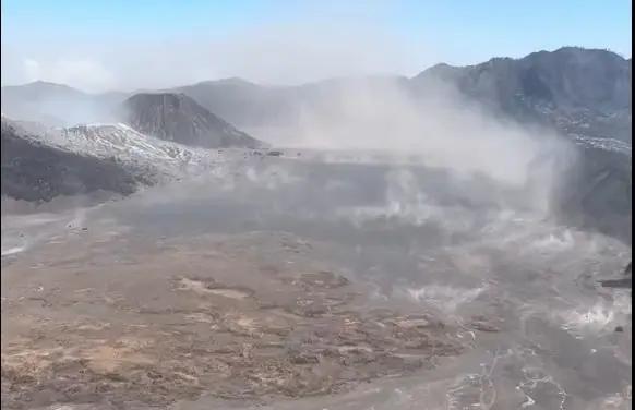 Gegara Foto Prewedding Pakai Flare, Kerugian Kebakaran di Bromo Capai Rp5,4 Miliar