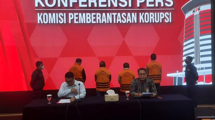 4 Orang Tersangka Kasus Korupsi Pembangunan Gereja di Mimika Ditangkap, KPK: Masing-masing 20 Hari di Rutan