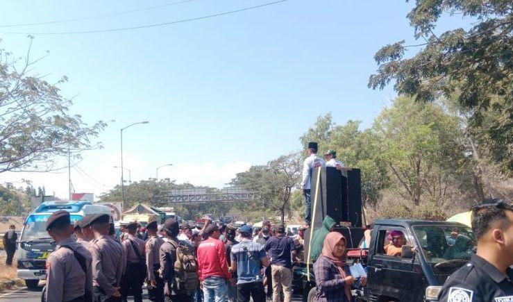 Gegara Ini 60 Truk Pengangkut Garam di Bangkalan Diberi Sanski Polisi