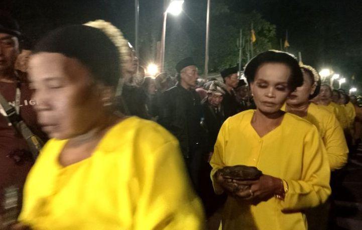 Peringati Maulid Nabi, Keraton Kanoman Cirebon Gelar Tradisi Panang Jimat