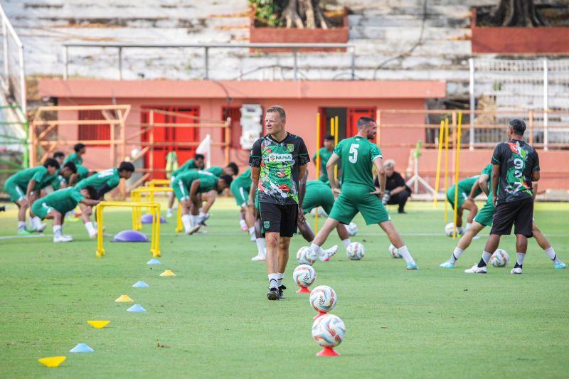 Gombau Ingatkan Para Pemain Waspada Kekuatan Dewa United