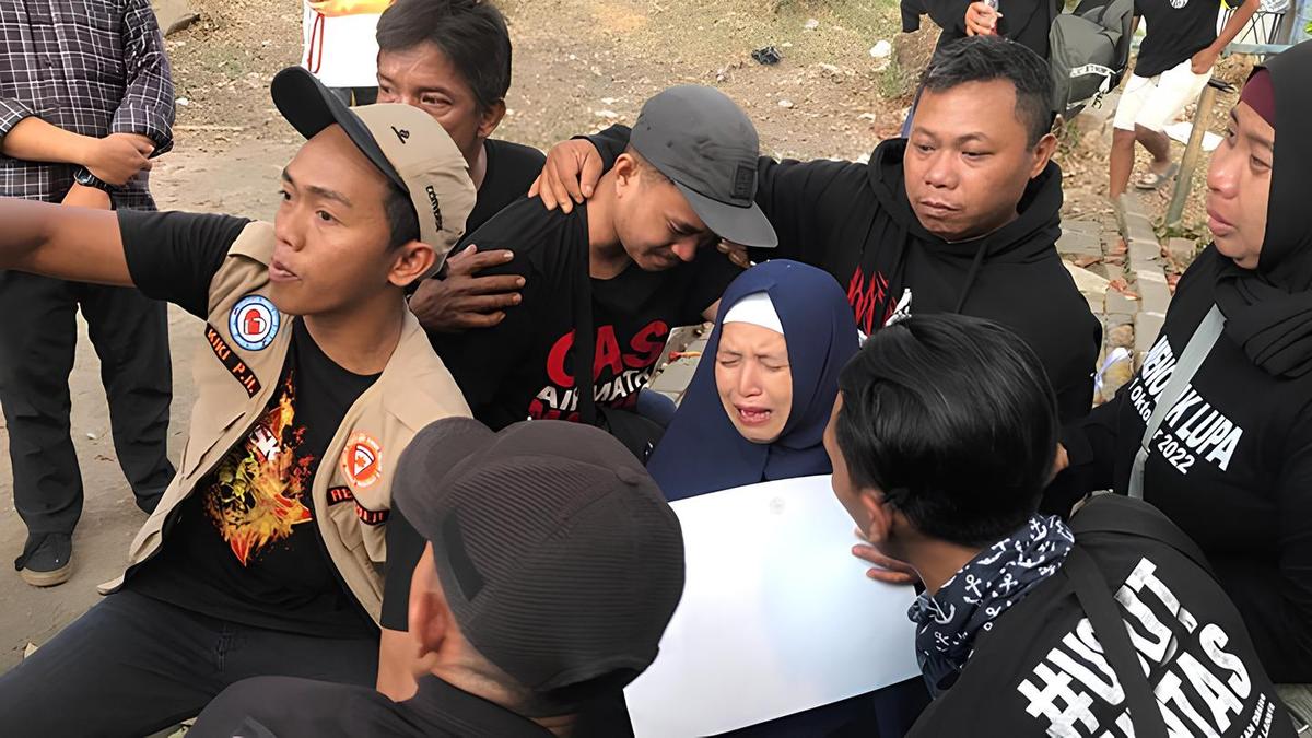 Peringatan Setahun Tragedi Kanjuruhan Diwarnai Tangis Histeris Keluarga Korban