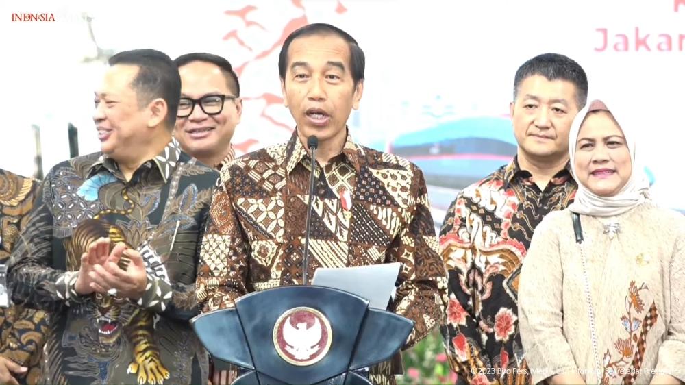Jokowi Resmikan Whoosh, Operasional KCJB Dibuka untuk Umum