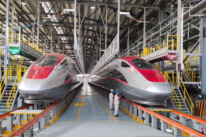 Luhut Koar-Koar soal Efek Pengganda Operasional Kereta Cepat Whoosh