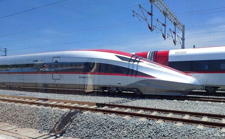 Whoosh 380 Km per Jam, Jokowi Tempuh 26 Menit Halim-Padalarang