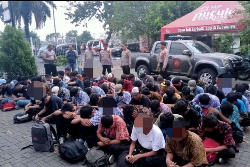 Cegah Tawuran, 65 Pelajar Kedapatan Naik Truk di Kalideres Diamankan