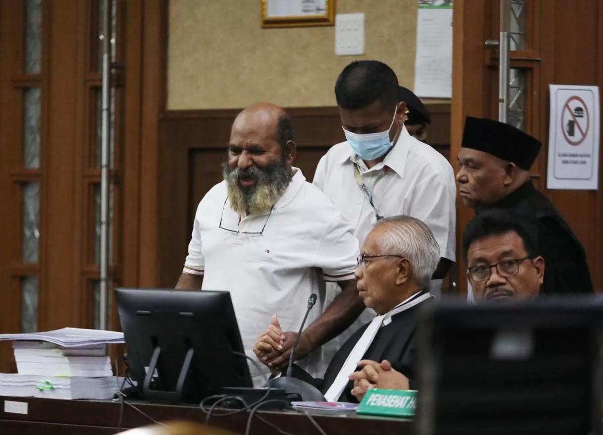 Kuasa Hukum Pastikan Lukas Enembe Tak Hadir di Sidang Vonis