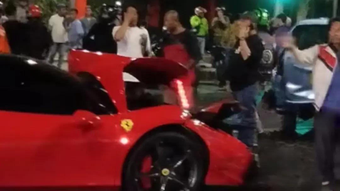 Polisi Periksa Sopir Ferrari Tabrak 5 Kendaraan di Senayan