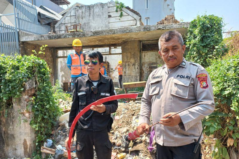 Polisi Temukan Benda Mirip Celurit pada Kebakaran Rumah Kosong di Petojo