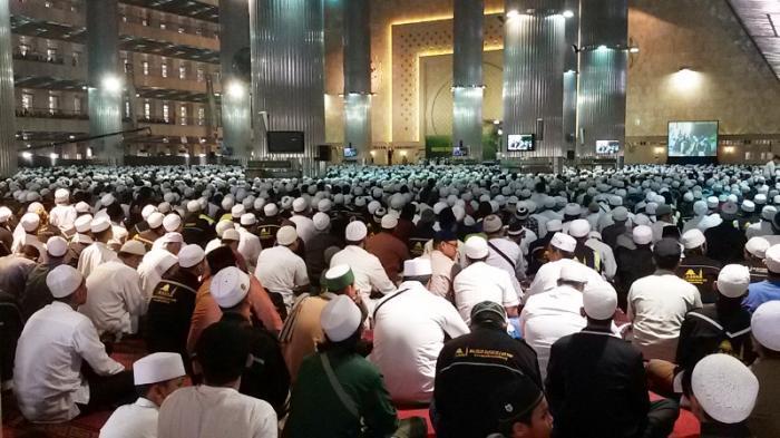 Jemaah Masjid Istiqlal Gelar Salat Gaib untuk Korban Perang Israel