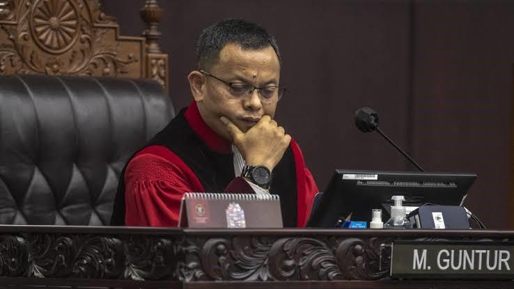 Mic Hakim MK yang Setuju Gugatan Batas Usia Minimal Capres-Cawapres Mendadak Mati