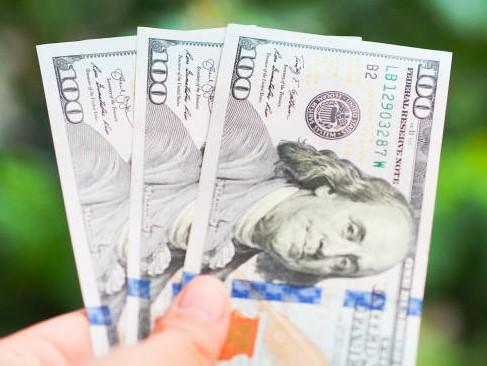 Dolar AS Mengalah Respons Pernyataan Dovish Pejabat Fed