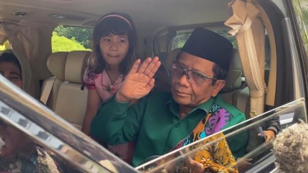 Cawapres Mahfud Md Berbatik Hijau, Kode Didukung NU?