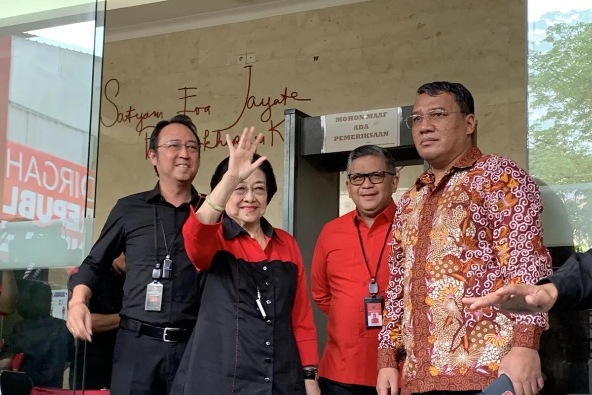 Megawati Berlindung di 'Ketiak' Mahfud MD gegara Sering Di-bully Wartawan?