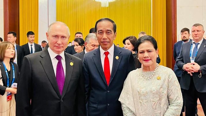 Melihat Lagi Kedekatan Jokowi dan Putin di Forum BRF China