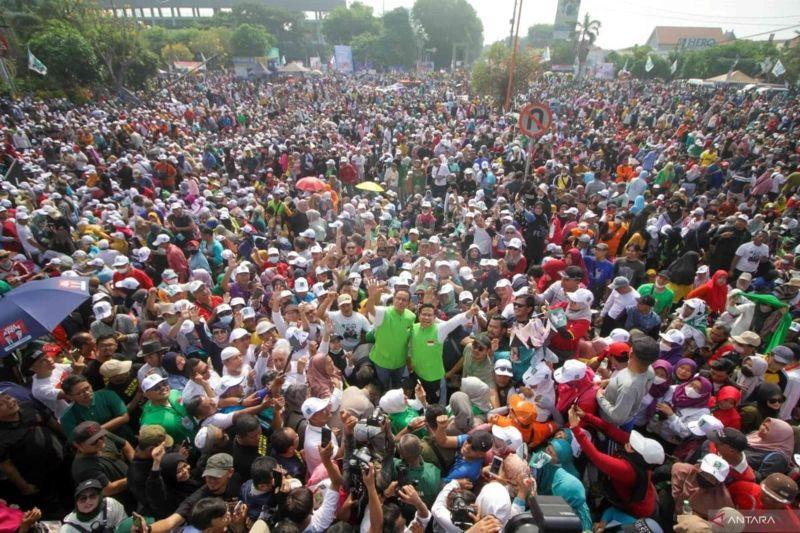 Salat Subuh Berjamaah, Pasangan AMIN Mulai Rangkaian Acara Pendaftaran ke KPU