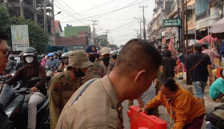 Jelang Kedatangan Staf Presiden, PKL di Tiga Pasar Palembang Ditertibkan
