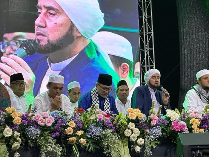 Ketum PAN Hadiri Solo Raya Bersholawat, Beri Doa untuk Palestina