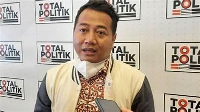 Bos PPI Nilai Ganjar dan Puan Sakit Hati 'Ditinggal' Jokowi, Singgung Postingan IG