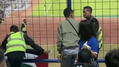 Geger! Petugas Cabut dan Larang Pasang Bendera Palestina di Stadion GBLA Bandung