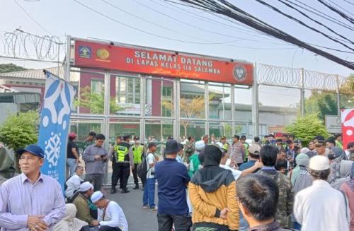 Jelang Bebas, Simpatisan Munarman Ramaikan Lapas Salemba