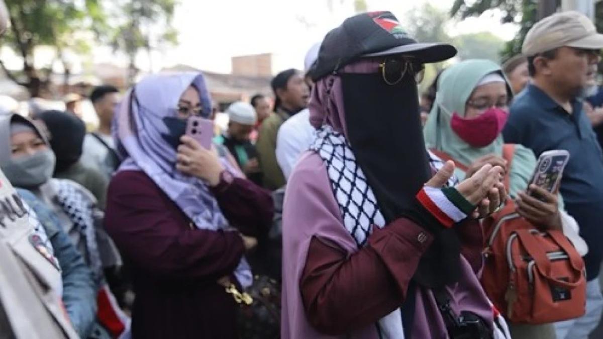 Bebas Hari Ini, Simpatisan Munarman Padati Lapas Salemba