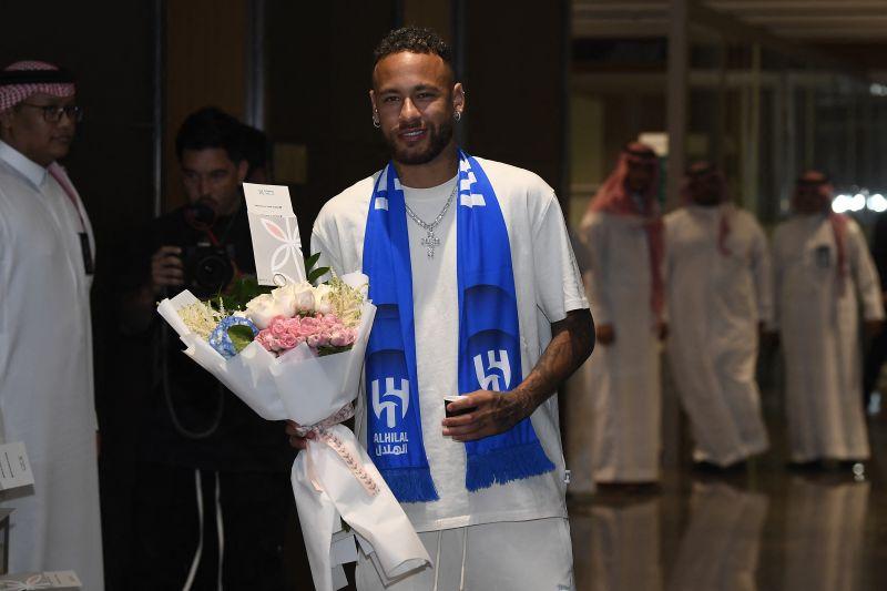 Neymar Sukses Jalani Operasi Lutut di Brazil