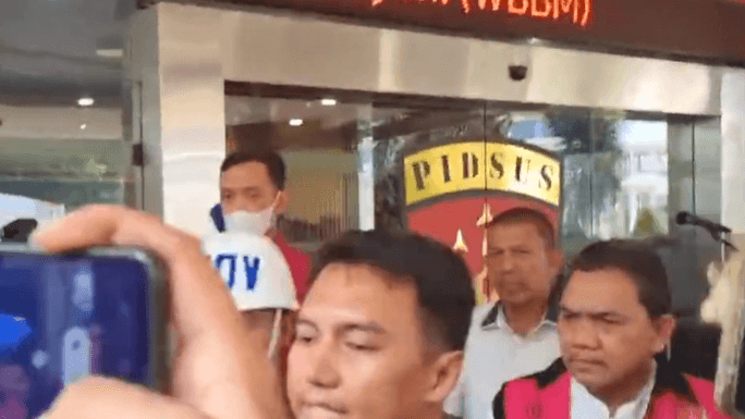 Presiden MU Pasang Muka Ketus usai Jadi Tersangka Korupsi Rp40 Miliar