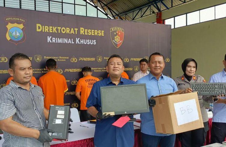 Polda Kepri Tangap 4 Karyawan Bank Curi Data Nasabah, Kerugian Rp25 Miliar Lebih
