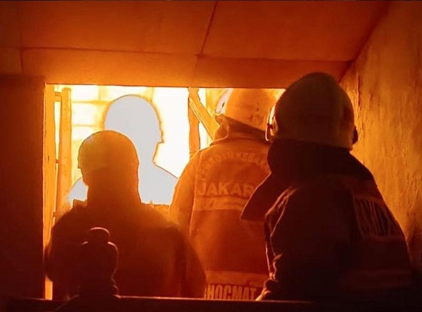 Kebakaran Rumah Sakit EMC Pulomas, 11 Unit Damkar Dikerahkan