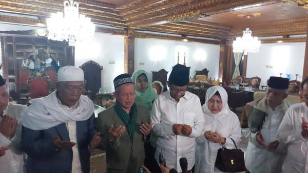 Jelang Pengundian Nomor Urut di KPU, Mahfud Md Didoain Kiai 7 Pesantren di Jatim hingga NTT
