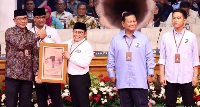 Adem! Usai Pidato, Prabowo-Gibran Disalami Anies-Cak Imin