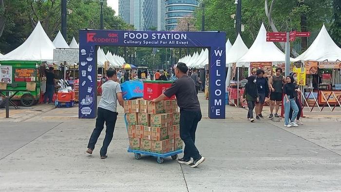 Kawasan GBK Mulai Dipenuhi Fans Coldplay Sejak Pagi Tadi, Arus Lalin Macet