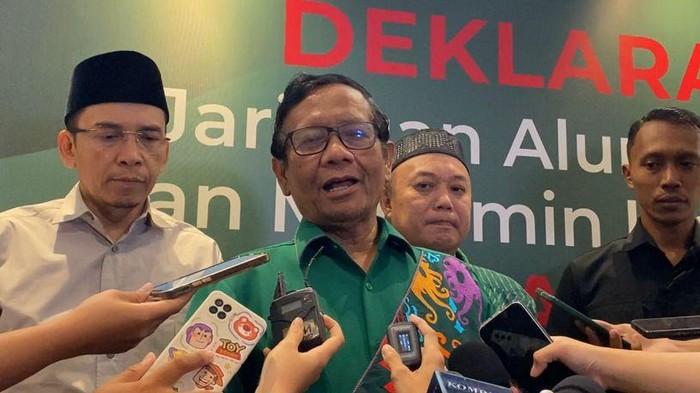 Mahfud Md 'Si Paling Hukum' Irit Bicara soal Pakta Integritas Pj Bupati Sorong