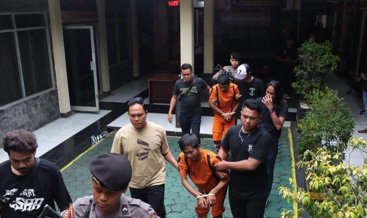 Dorr! 2 Pria Bunuh Supir Taksi Online di Sukabumi Ditembak Polisi