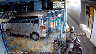 Aksi Maling Motor di Pondok Gede Terekam Kamera CCTV