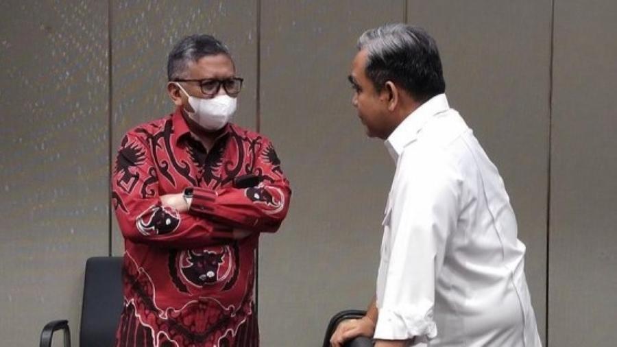 Muzani Gerindra Ujug-ujug Hampiri Hasto PDIP Usai Presentasi Uji Publik