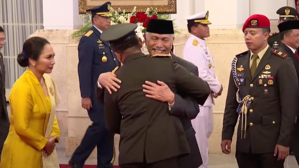 Dekapan Sangat Erat Luhut ke Maruli Simanjuntak Usai Dilantik jadi KSAD