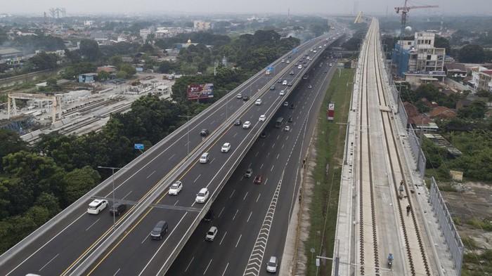 Polisi Terapkan Sistem Buka-Tutup di Exit Tol Cibitung Imbas Demo Buruh