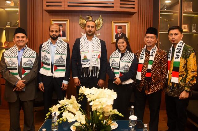 Warga Palestina Audiensi dengan Komisi I di Gedung DPR