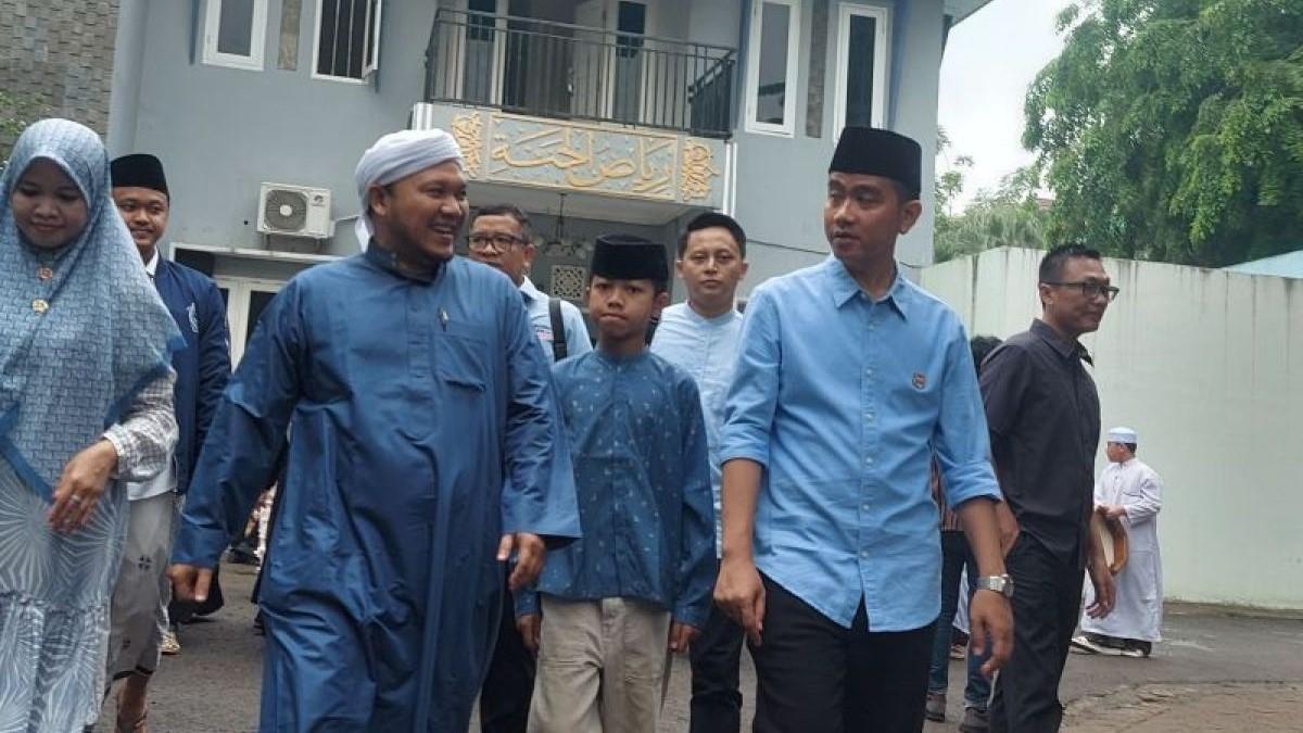 Cawapres Gibran Sambangi Ponpes Asshiddiqiyah 2 di Batu Ceper