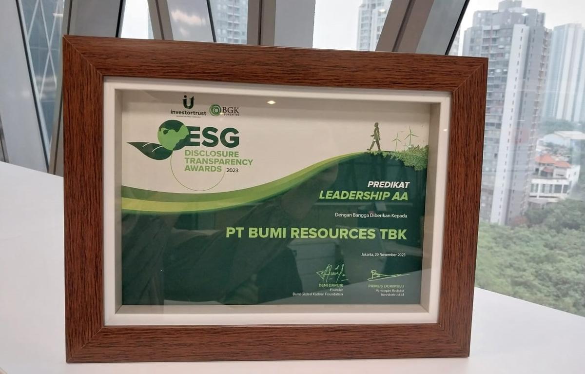 BUMI Sabet Predikat Leadership AA dalam ESG Disclosure Transparency Award 2023
